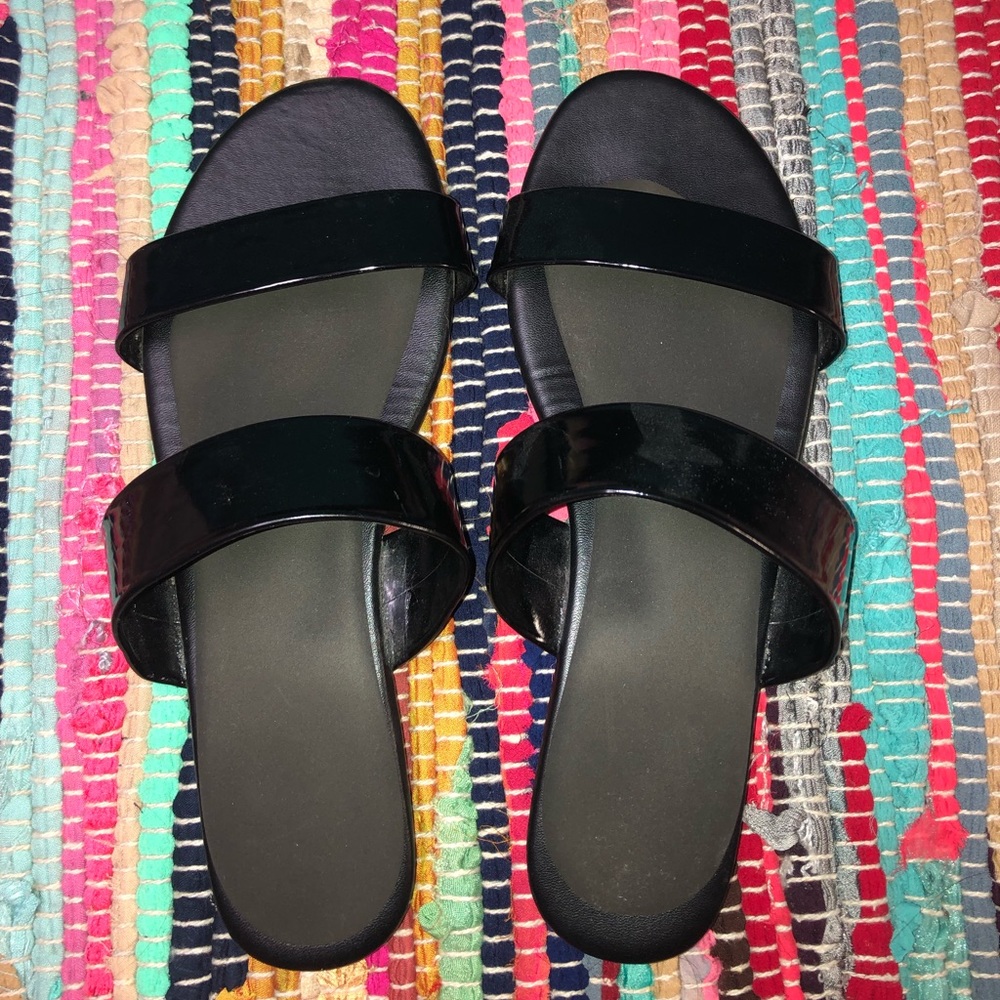 Black flip flop sandals